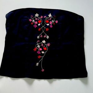 Beautiful black strapless crop top.